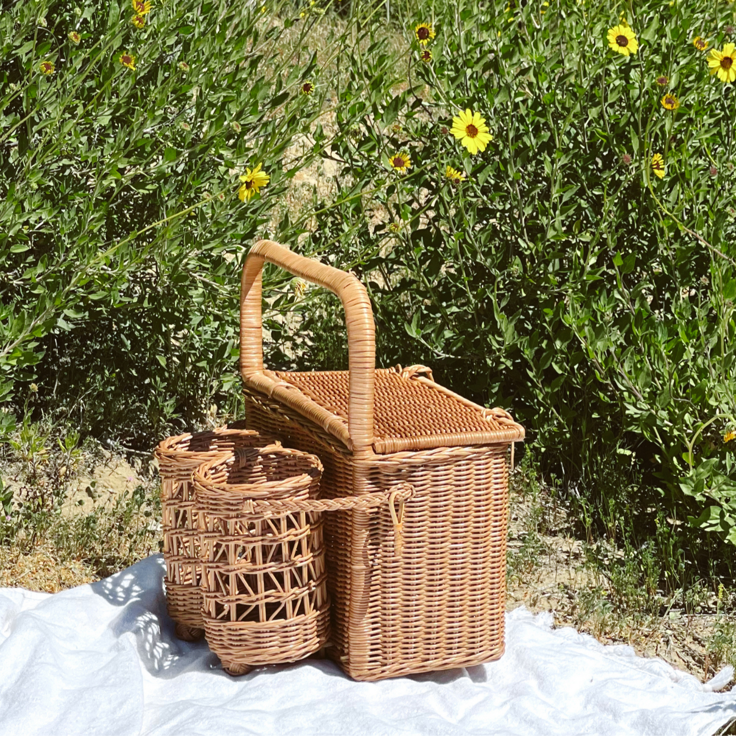 Soleil Picnic Basket Resol Beach