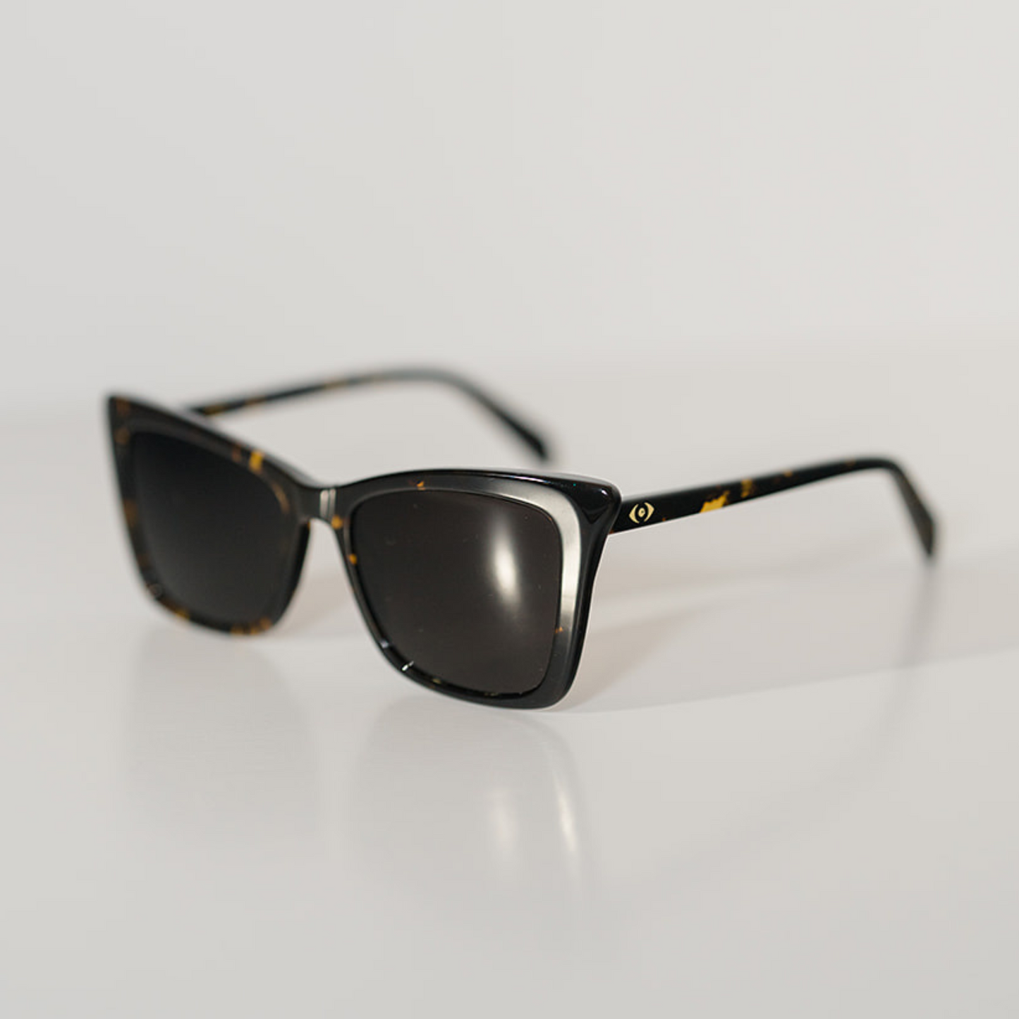 TONI: TORTOISE Blue Eye Sunglasses