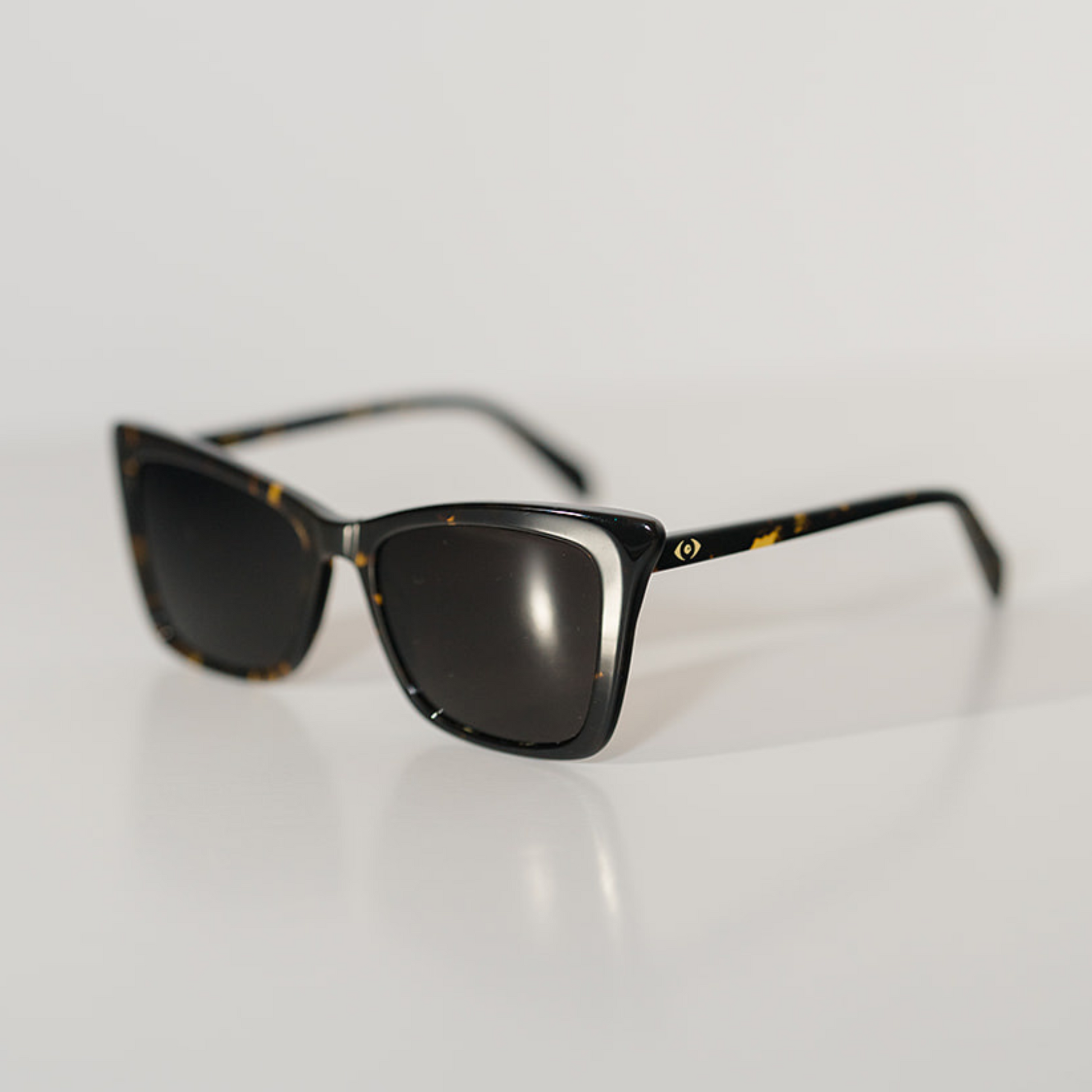 TONI: TORTOISE Blue Eye Sunglasses